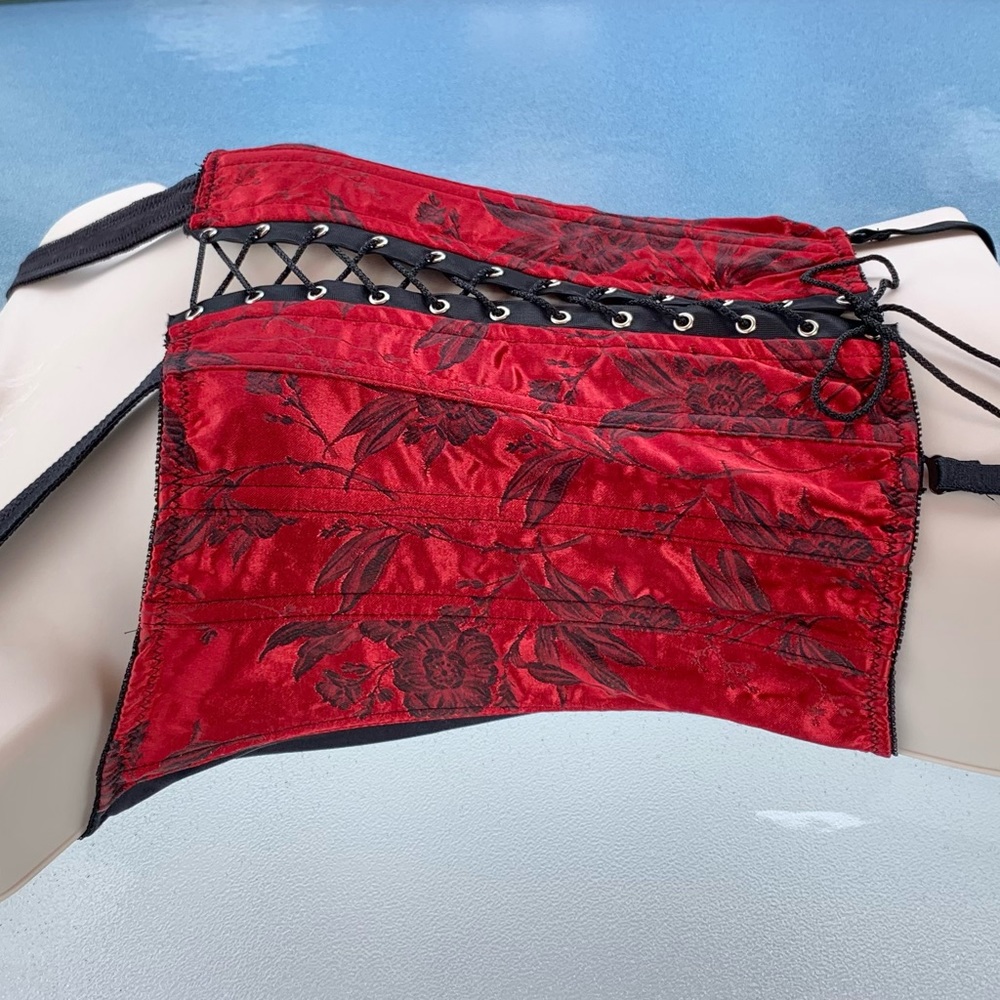Victoria’s Secret Red and Black Floral Corset Bustier and Garter ~ Size Medium - Picture 4 of 9